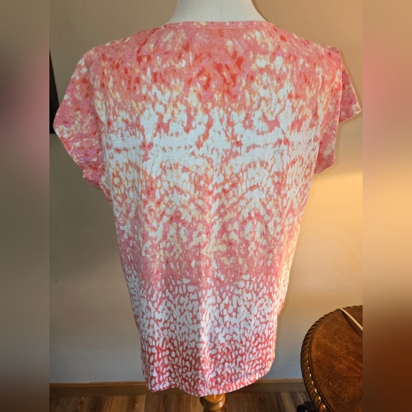 Pink Relaxed Blouse with Scoop Neck and Cap Sleeves - Picture 4 of 5